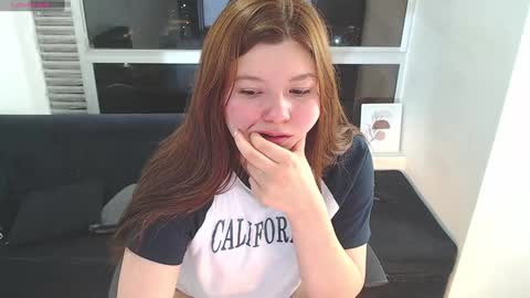 Snapshot of olivia_martine chatting on January 11, 6:03 am olivia_martine online show from January 11, 6:03 am