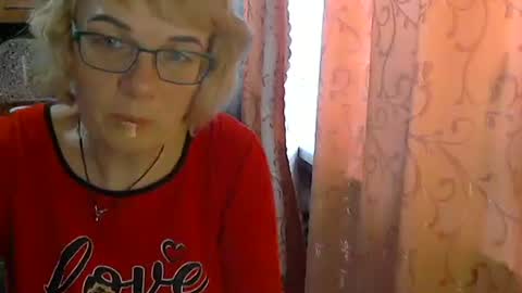 Olivia Mia online show from April 29, 9:47 am
