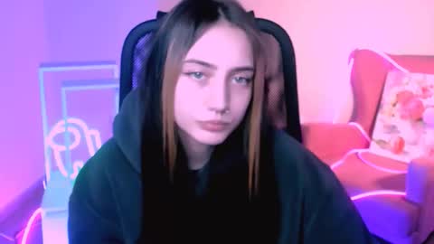 Snapshot of olivia_norton_ chatting on September 29, 4:17 pm olivia_norton_ online show from September 29, 4:17 pm