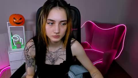 Snapshot of olivia_norton_ chatting on October 28, 5:14 pm olivia_norton_ online show from October 28, 5:14 pm