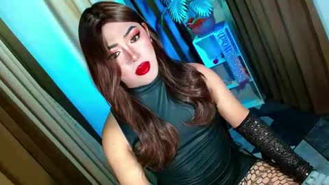 Snapshot of olivia_the_temptress27 chatting on October 15, 11:22 am Miss OLIVIA online show from October 15, 11:22 am
