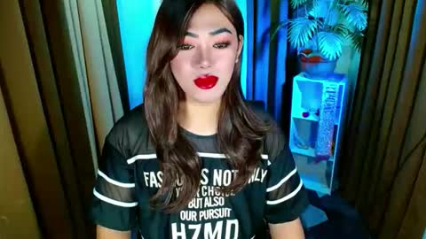 Snapshot of olivia_the_temptress27 chatting on October 16, 11:32 am Miss OLIVIA online show from October 16, 11:32 am