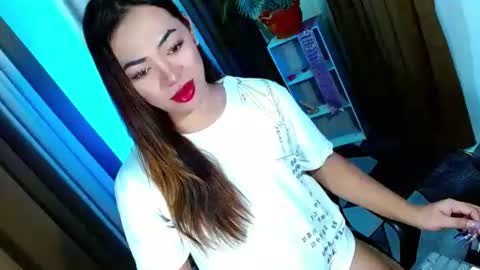 Snapshot of olivia_the_temptress27 chatting on October 4, 7:17 am Miss OLIVIA online show from October 4, 7:17 am
