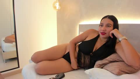 Snapshot of olivia_willoow chatting on September 25, 1:29 pm olivia_willoow online show from September 25, 1:29 pm