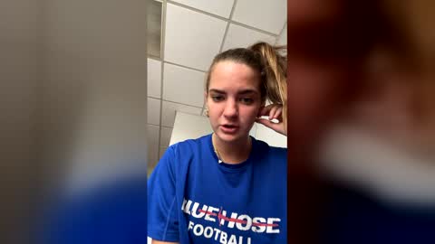 oliviaaraee online show from January 10, 5:29 pm