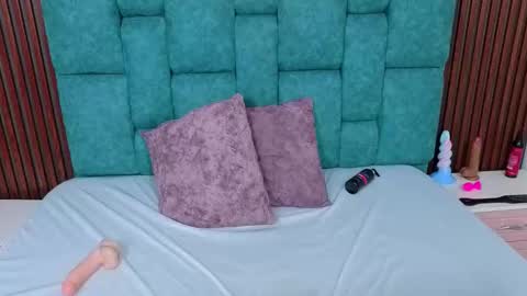 oliviabonnie online show from March 14, 8:24 pm