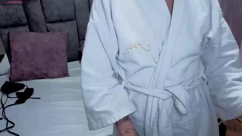 oliviabonnie online show from February 12, 11:30 pm