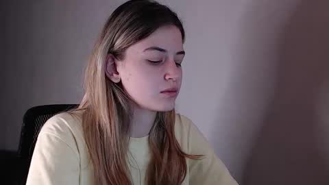 Snapshot of oliviademur chatting on October 1, 11:14 pm Olivia and Niko online show from October 1, 11:14 pm
