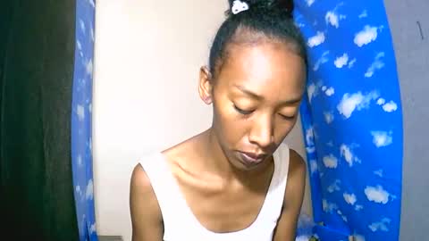 oliviah27 online show from October 3, 7:44 pm