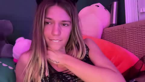 Snapshot of oliviahansleyy chatting on March 11, 5:35 am Olivia online show from March 11, 5:35 am