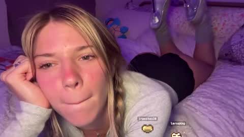 Snapshot of oliviahansleyy chatting on September 30, 3:39 am Olivia online show from September 30, 3:39 am