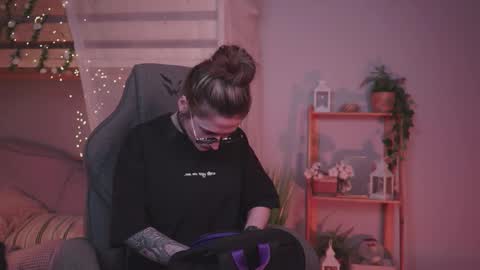 Liv online show from January 13, 8:05 pm