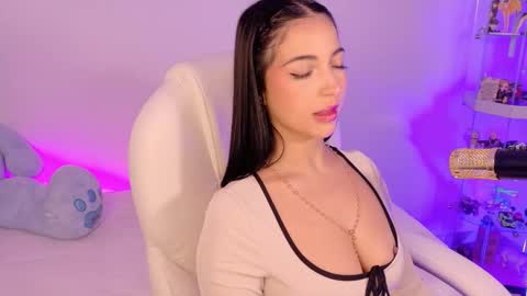 Olivia Mcneill  online show from October 17, 1:26 pm