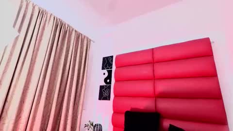 OliviaMonroe online show from December 5, 8:50 pm