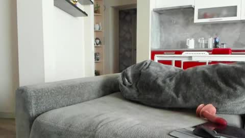 oliviamuur online show from March 31, 7:42 am