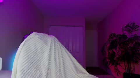 Olivia Owens online show from February 7, 9:05 am