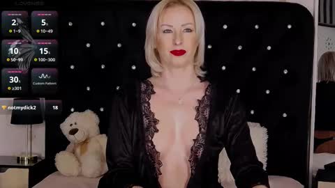 Snapshot of oliviashaw23 chatting on February 26, 11:21 am Olivia online show from February 26, 11:21 am
