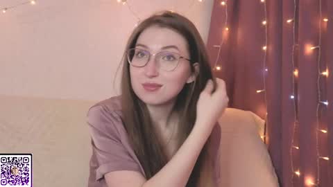 Kylie online show from April 14, 8:23 pm