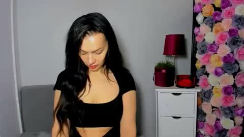 OliviaWomen online show from November 20, 7:40 am