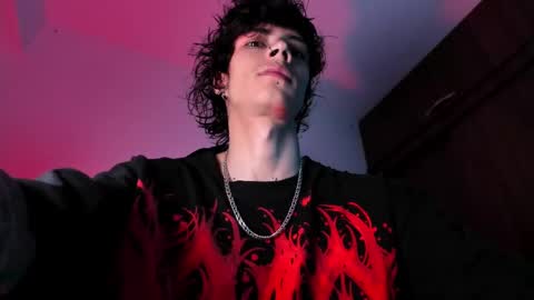 Snapshot of olliver___y chatting on February 13, 2:12 am online show from February 13, 2:12 am