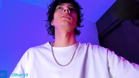 Snapshot of olliver___y chatting on January 25, 2:37 am online show from January 25, 2:37 am
