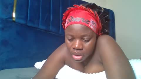 ollleina online show from April 22, 7:10 pm