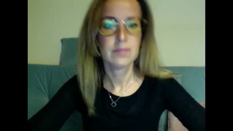 olyra11 online show from December 16, 6:58 pm