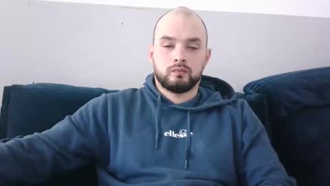 Snapshot of omgwhereim chatting on February 23, 9:44 am omgwhereim online show from February 23, 9:44 am