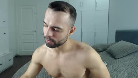 onebestlover online show from October 8, 7:03 am