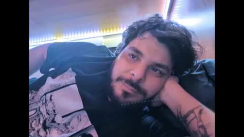 onecrew1 online show from December 1, 8:51 pm