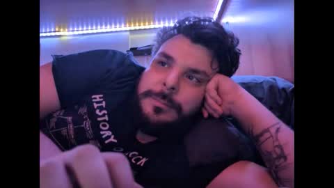 onecrew1 online show from January 5, 5:27 pm