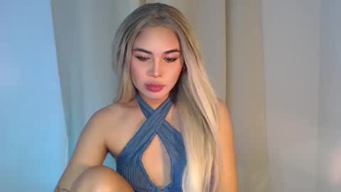 Snapshot of onegreattransdiva chatting on September 25, 4:03 pm Goddess Rhiane online show from September 25, 4:03 pm