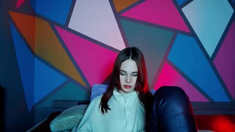 onessandra online show from December 3, 5:08 am