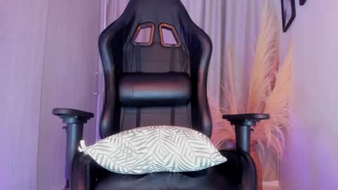 misssaray official online show from April 1, 1:06 am