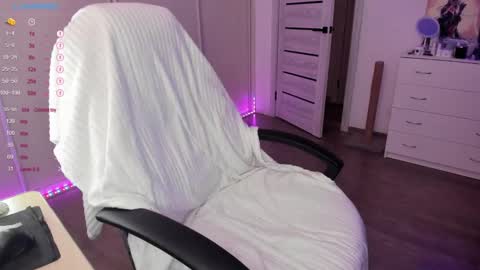 Ophelia online show from March 5, 2:23 pm