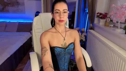 Eve Voss online show from November 10, 10:29 am