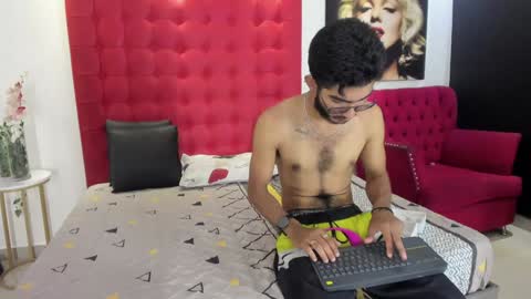 Snapshot of orion_perla chatting on February 7, 10:09 pm orion y perla online show from February 7, 10:09 pm