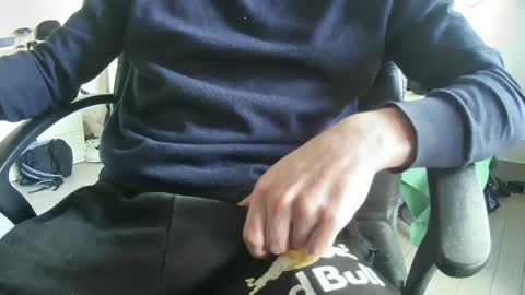 Snapshot of orobrus chatting on February 6, 11:42 am Oroborus online show from February 6, 11:42 am