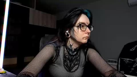 Snapshot of orvadowden chatting on October 19, 11:04 am Milana online show from October 19, 11:04 am