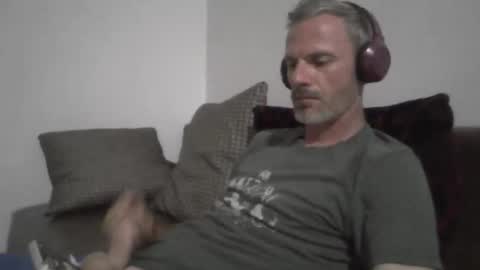 orwel09 online show from April 18, 6:32 pm