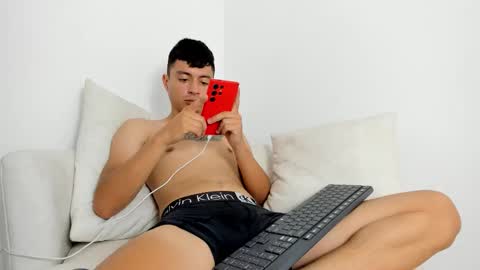 Snapshot of ostinn_ chatting on September 26, 2:03 pm O S T I N online show from September 26, 2:03 pm