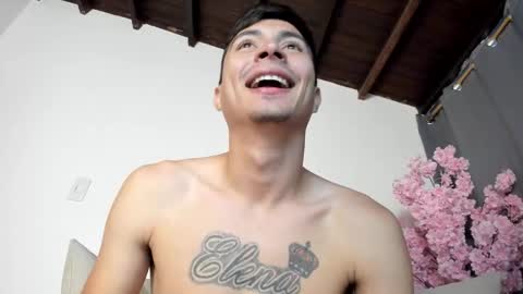 Snapshot of ostinn_ chatting on October 24, 1:34 pm O S T I N online show from October 24, 1:34 pm