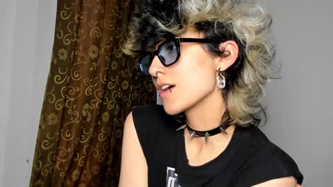 Snapshot of ottoyan_ chatting on December 11, 10:06 pm Otto 3 online show from December 11, 10:06 pm