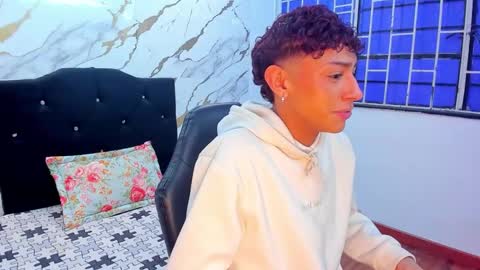 Snapshot of owen_sexy25 chatting on September 17, 10:13 pm sexy owen online show from September 17, 10:13 pm