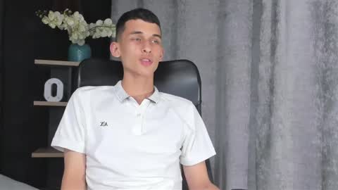 Snapshot of owen_stone1 chatting on February 25, 5:41 am owen_stone1 online show from February 25, 5:41 am