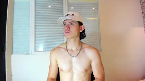 Snapshot of owenn_17 chatting on October 20, 3:55 am owwn online show from October 20, 3:55 am