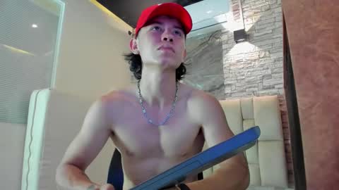 Snapshot of owenn_17 chatting on October 6, 3:46 am owwn online show from October 6, 3:46 am