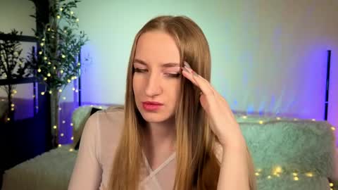 Oxy Foxie online show from April 5, 5:10 pm