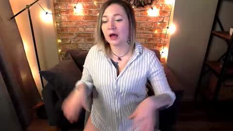 Snapshot of ozalin_green chatting on October 7, 6:53 am ozalin_green online show from October 7, 6:53 am