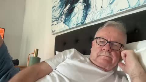 ozhairybearxxxx online show from December 2, 6:46 am